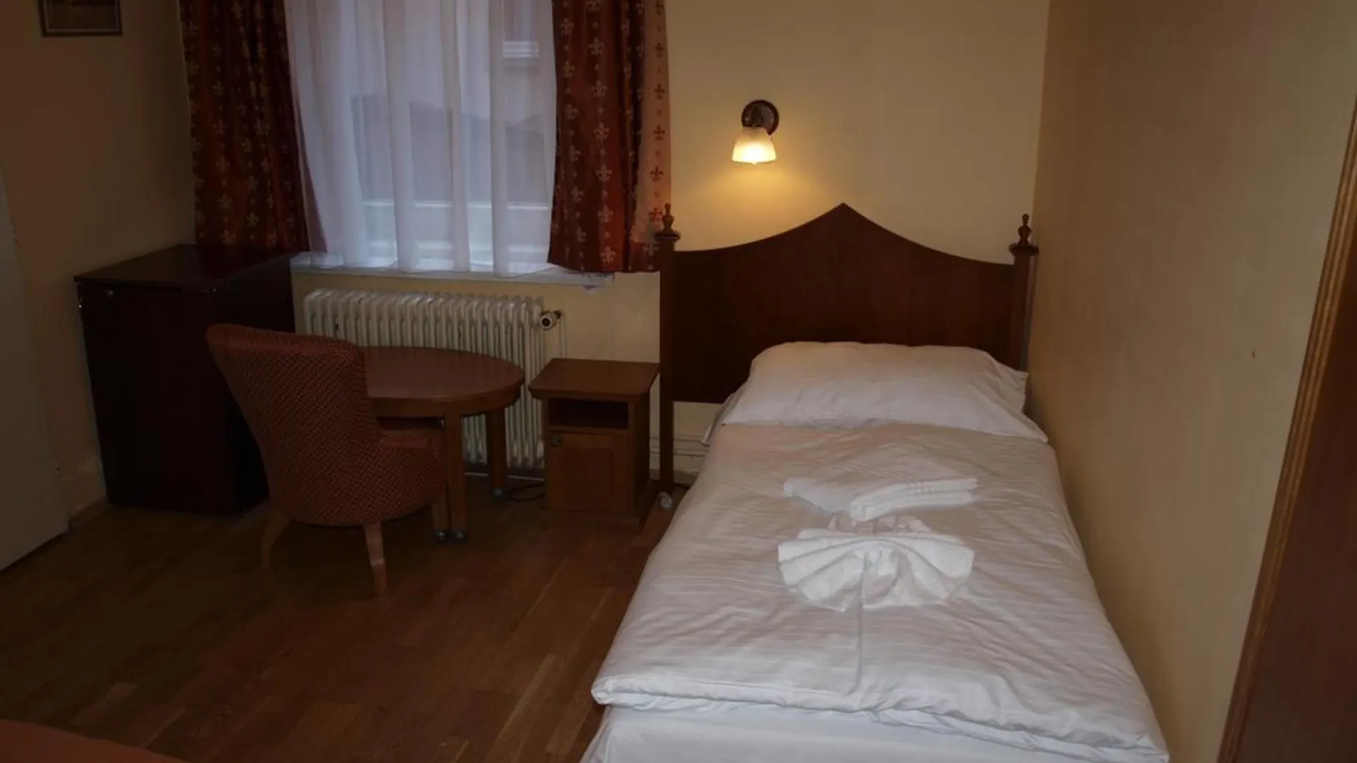 Hotel King George Prag 3*,