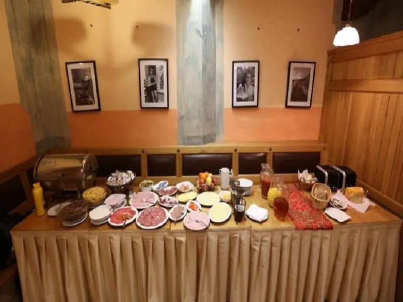 Hotel King George Prag 3*,