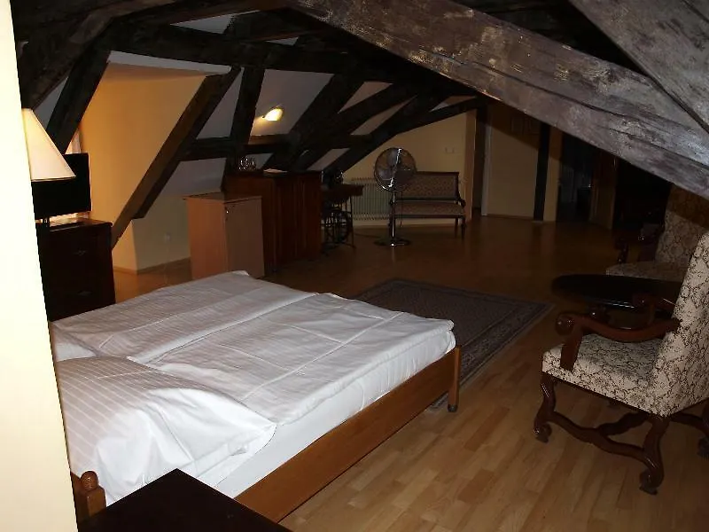 Hotel King George Prag 3*,