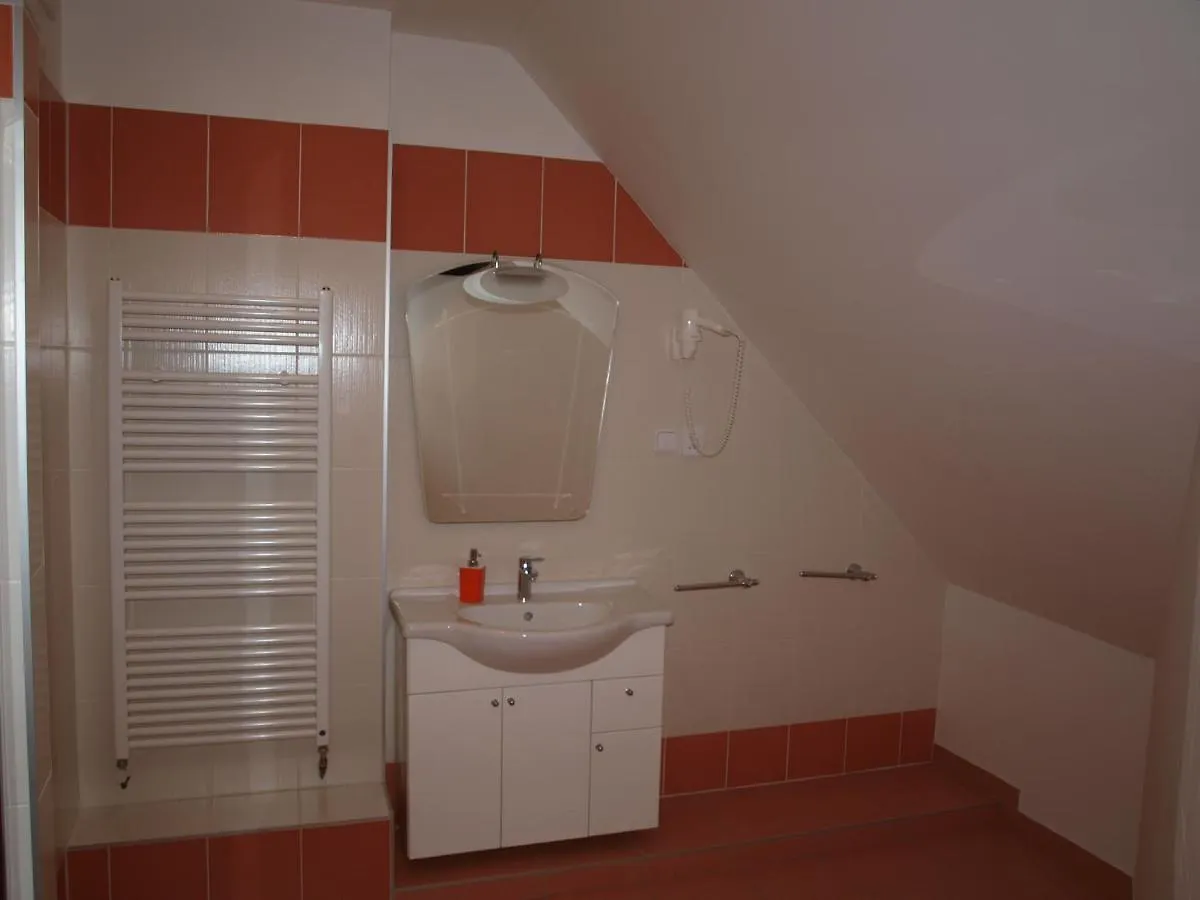 Hotel King George Prag 3*,